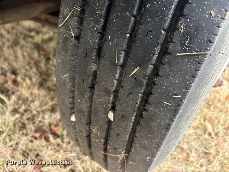 image for item EA7789 1995 Ford F700 bucket truck