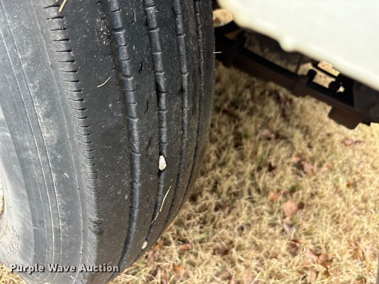 image for item EA7789 1995 Ford F700 bucket truck