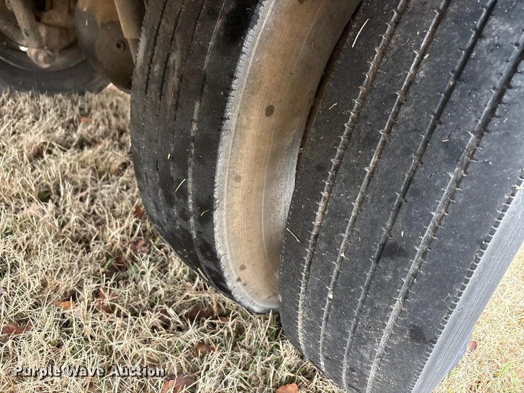 image for item EA7789 1995 Ford F700 bucket truck