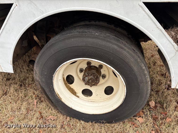 image for item EA7789 1995 Ford F700 bucket truck
