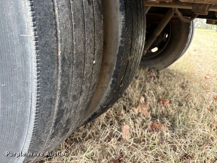 image for item EA7789 1995 Ford F700 bucket truck