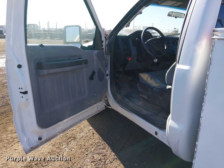 image for item EC1275 2016 Ford F250 Super Duty utility bed pickup truck