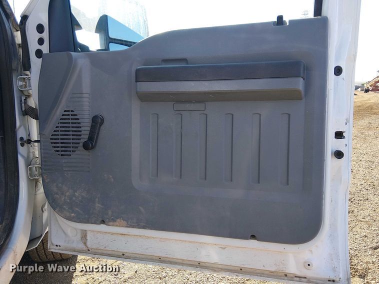 image for item EC1275 2016 Ford F250 Super Duty utility bed pickup truck