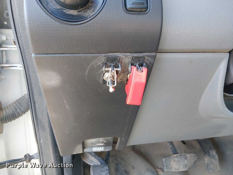 image for item EC1275 2016 Ford F250 Super Duty utility bed pickup truck