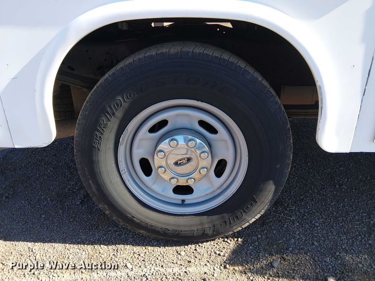 image for item EC1275 2016 Ford F250 Super Duty utility bed pickup truck