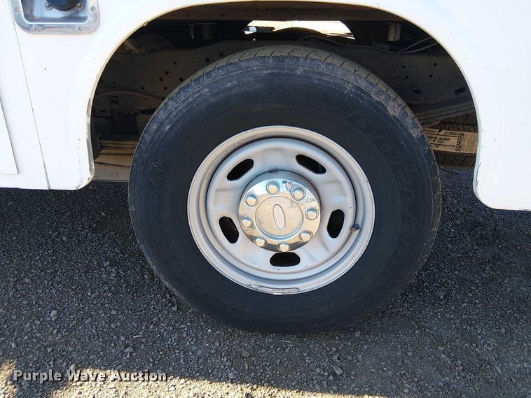 image for item EC1275 2016 Ford F250 Super Duty utility bed pickup truck