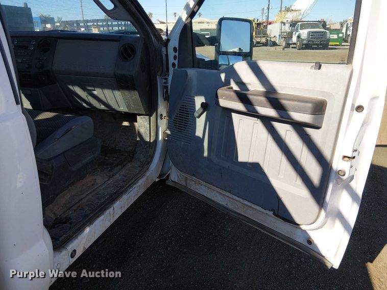 image for item EC1287 2015 Ford F250 Super Duty utility bed pickup truck