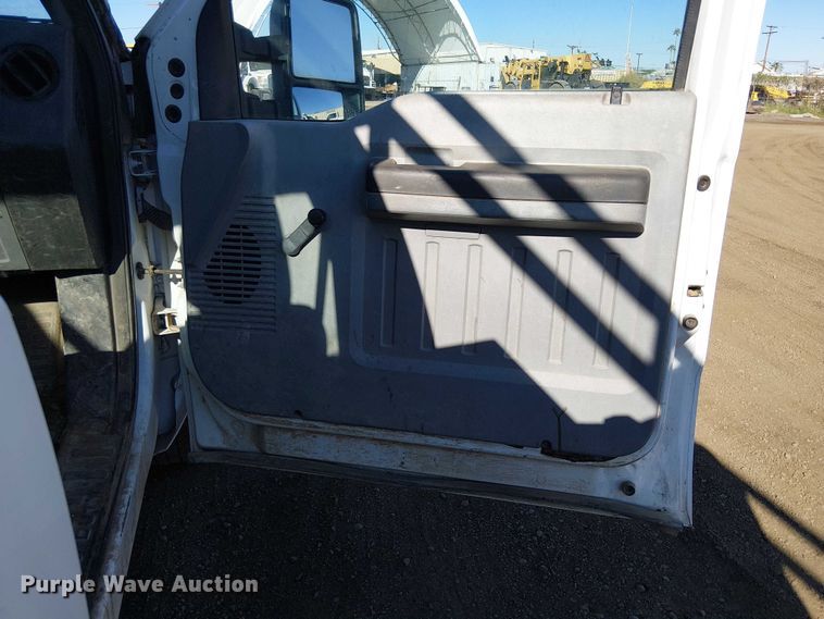 image for item EC1287 2015 Ford F250 Super Duty utility bed pickup truck