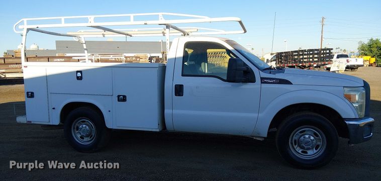 image for item EC1290 2015 Ford   F250 Super Duty utility bed pickup truck