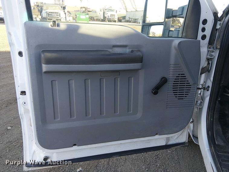 image for item EC1290 2015 Ford   F250 Super Duty utility bed pickup truck