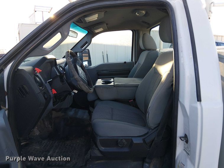 image for item EC1290 2015 Ford   F250 Super Duty utility bed pickup truck