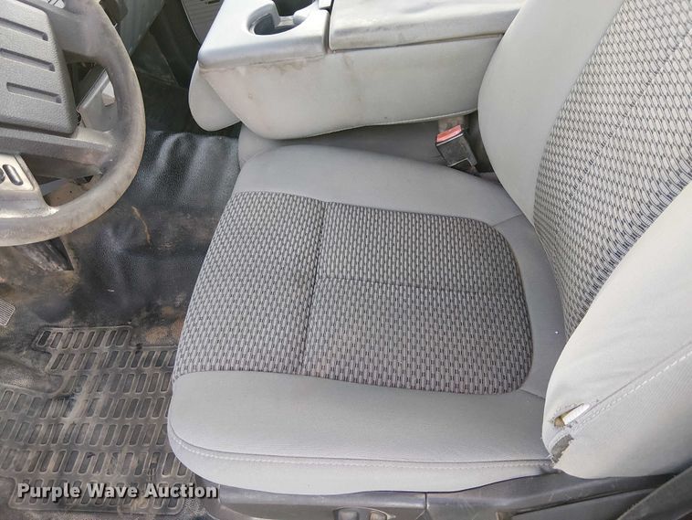 image for item EC1290 2015 Ford   F250 Super Duty utility bed pickup truck