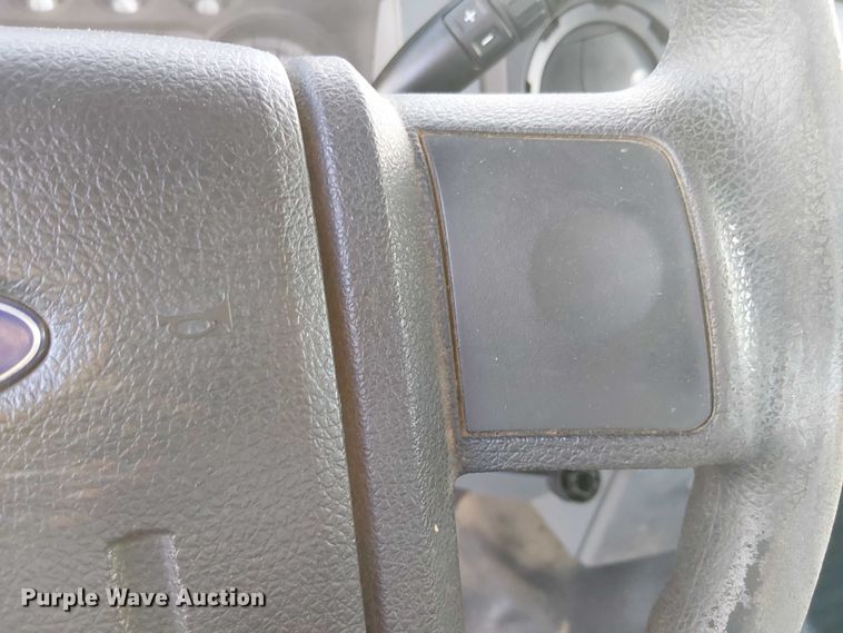 image for item EC1290 2015 Ford   F250 Super Duty utility bed pickup truck