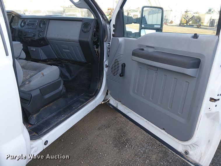 image for item EC1290 2015 Ford   F250 Super Duty utility bed pickup truck