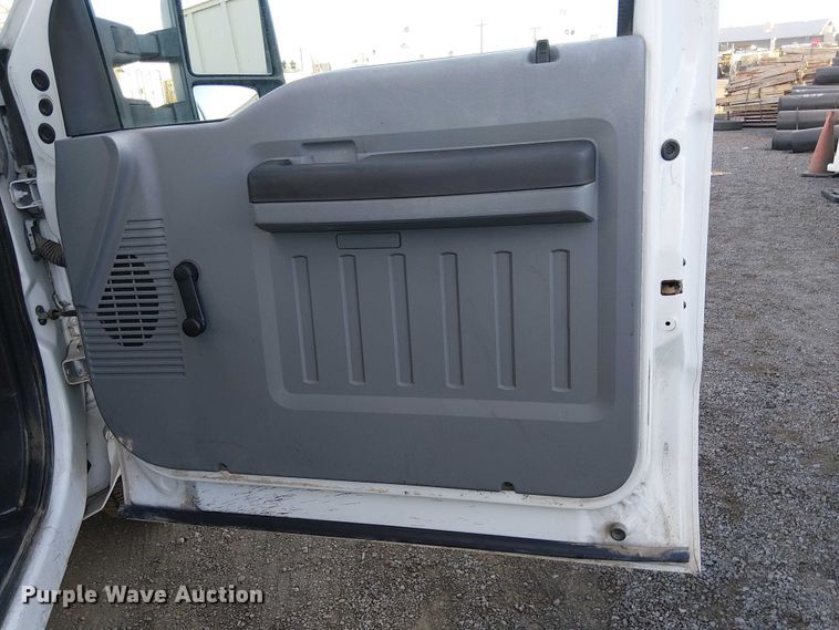 image for item EC1290 2015 Ford   F250 Super Duty utility bed pickup truck