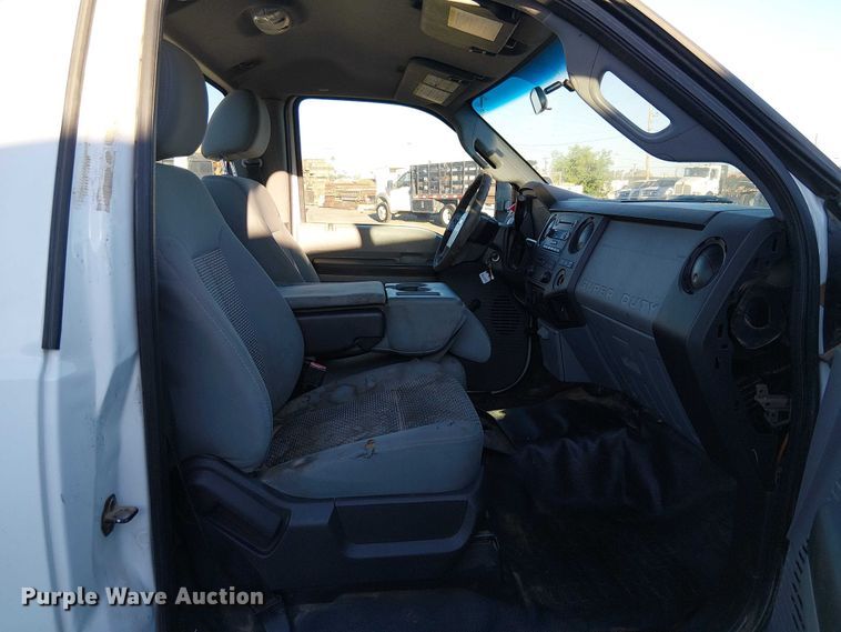 image for item EC1290 2015 Ford   F250 Super Duty utility bed pickup truck