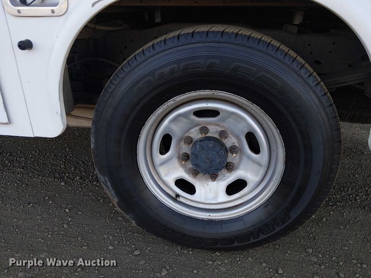 image for item EC1290 2015 Ford   F250 Super Duty utility bed pickup truck