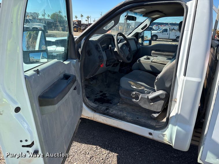 image for item EC1304 2016 Ford F250 Super Duty utility bed pickup truck