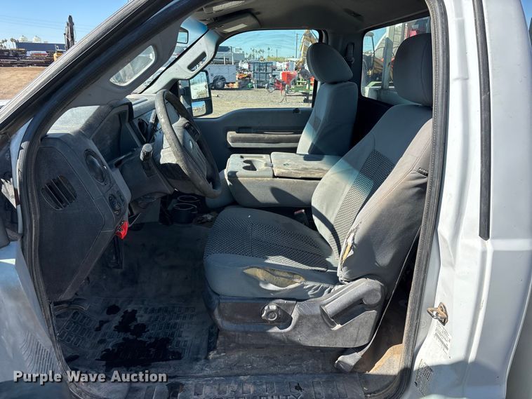 image for item EC1304 2016 Ford F250 Super Duty utility bed pickup truck