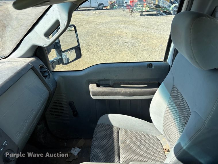 image for item EC1304 2016 Ford F250 Super Duty utility bed pickup truck