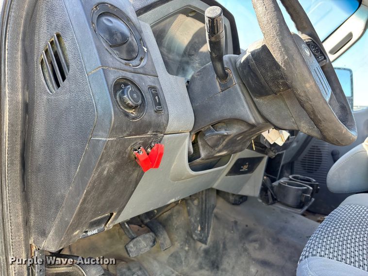 image for item EC1304 2016 Ford F250 Super Duty utility bed pickup truck