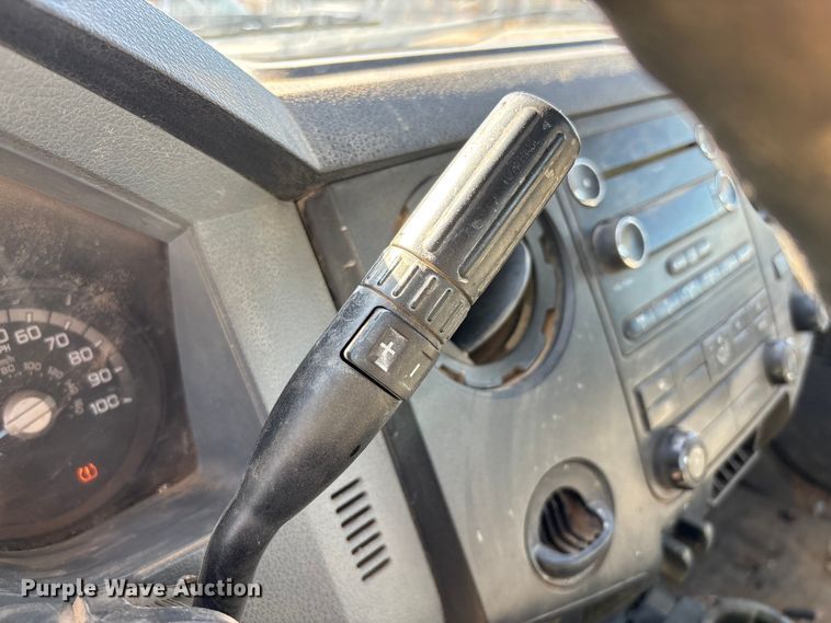 image for item EC1304 2016 Ford F250 Super Duty utility bed pickup truck