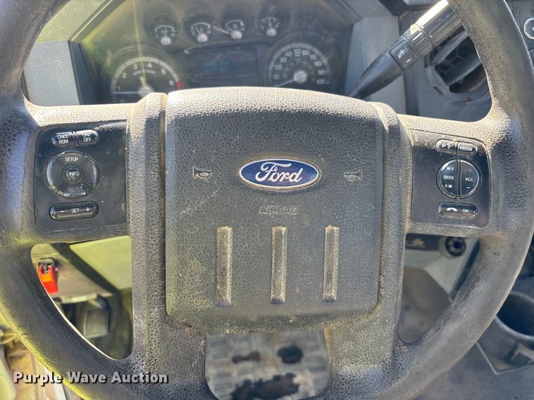 image for item EC1304 2016 Ford F250 Super Duty utility bed pickup truck