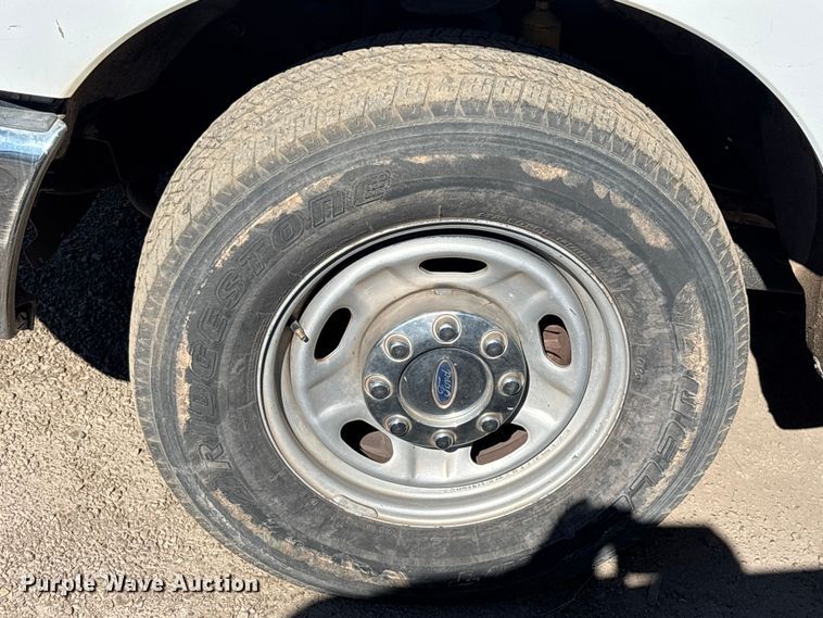 image for item EC1304 2016 Ford F250 Super Duty utility bed pickup truck