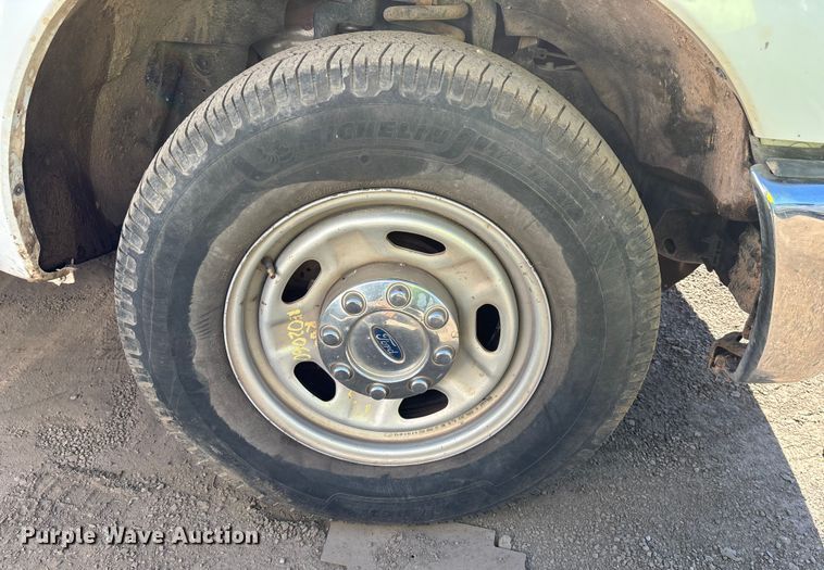 image for item EC1304 2016 Ford F250 Super Duty utility bed pickup truck