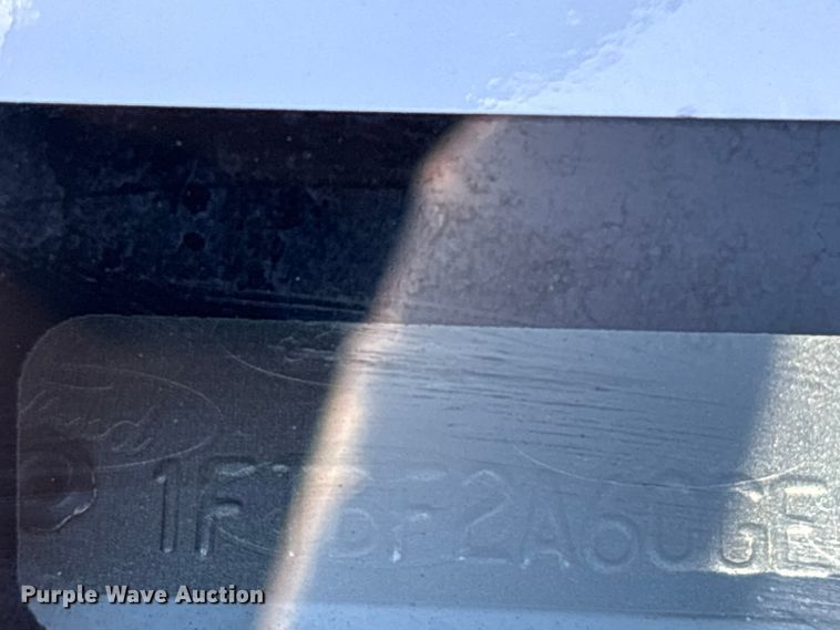 image for item EC1304 2016 Ford F250 Super Duty utility bed pickup truck