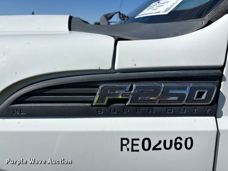 image for item EC1304 2016 Ford F250 Super Duty utility bed pickup truck