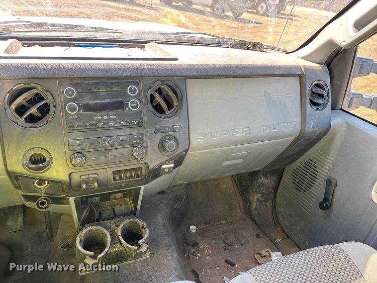 image for item EC1304 2016 Ford F250 Super Duty utility bed pickup truck