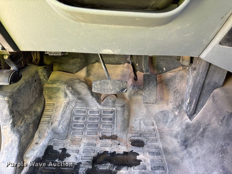 image for item EC1304 2016 Ford F250 Super Duty utility bed pickup truck