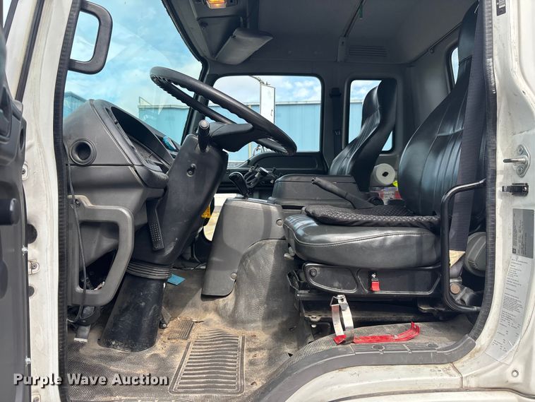 image for item EC3868 2008 GMC T6500 box truck