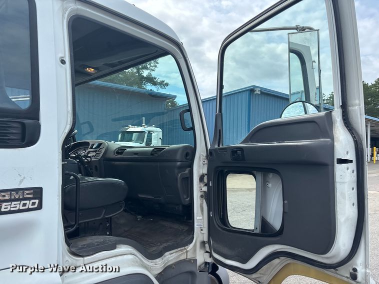 image for item EC3868 2008 GMC T6500 box truck