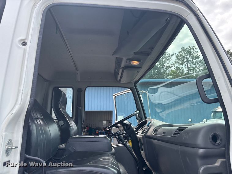 image for item EC3868 2008 GMC T6500 box truck