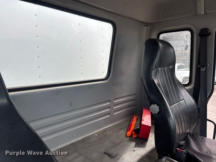 image for item EC3868 2008 GMC T6500 box truck