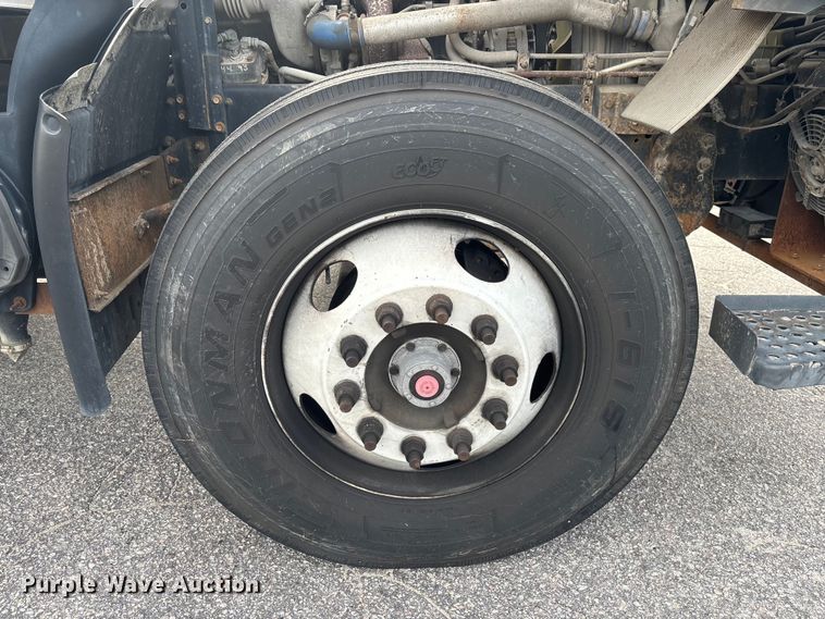 image for item EC3868 2008 GMC T6500 box truck