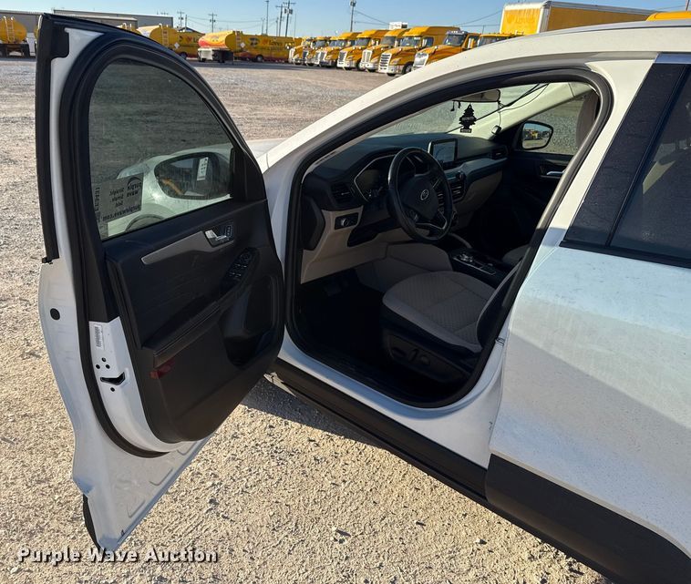 image for item EE3431 2021 Ford Escape SE SUV