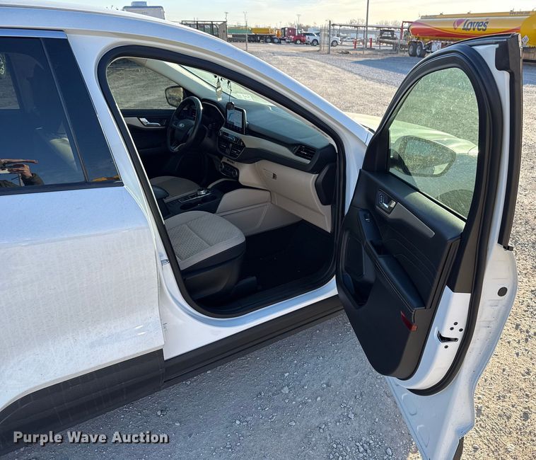 image for item EE3431 2021 Ford Escape SE SUV