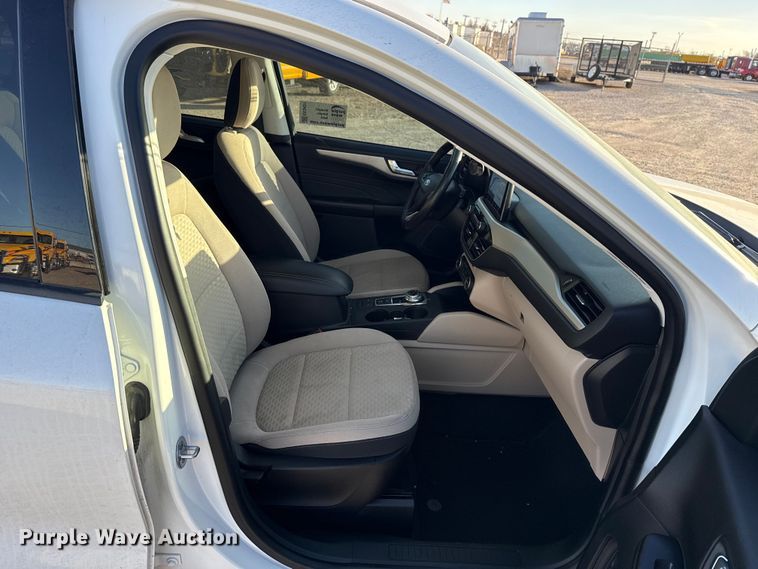 image for item EE3431 2021 Ford Escape SE SUV