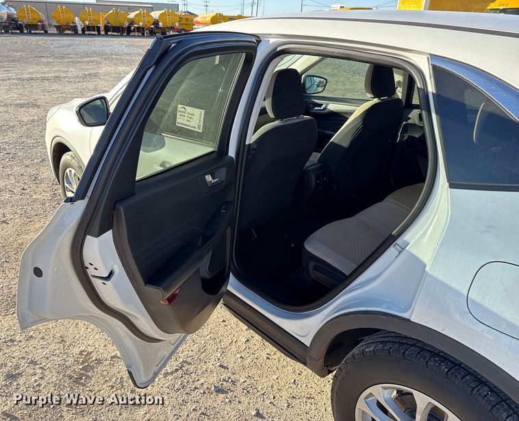 image for item EE3431 2021 Ford Escape SE SUV