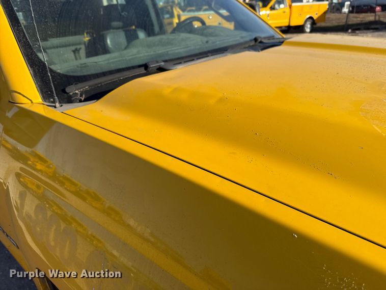 image for item EE3432 2015 Chevrolet Silverado 3500HD utility bed pickup truck