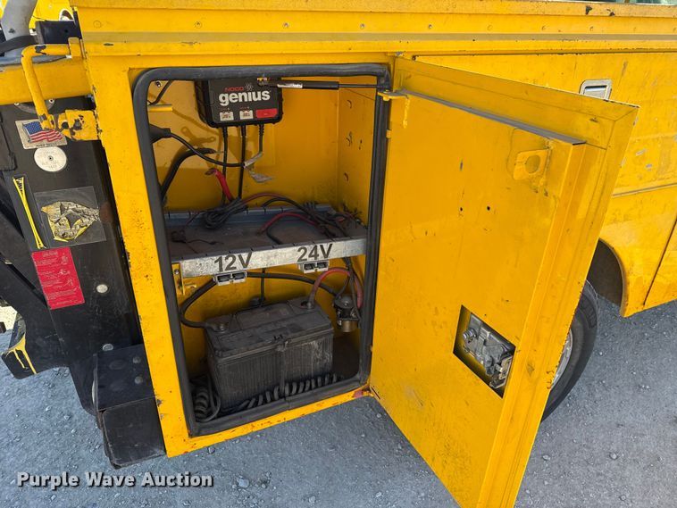 image for item EE3432 2015 Chevrolet Silverado 3500HD utility bed pickup truck