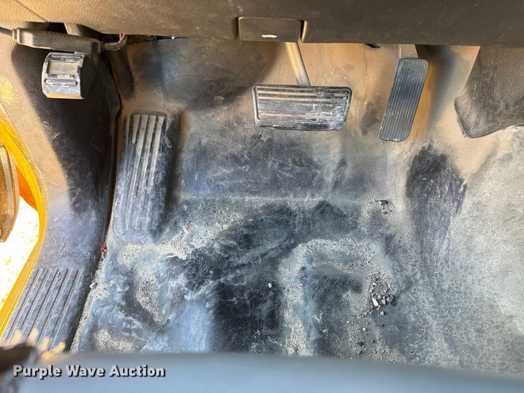 image for item EE3432 2015 Chevrolet Silverado 3500HD utility bed pickup truck