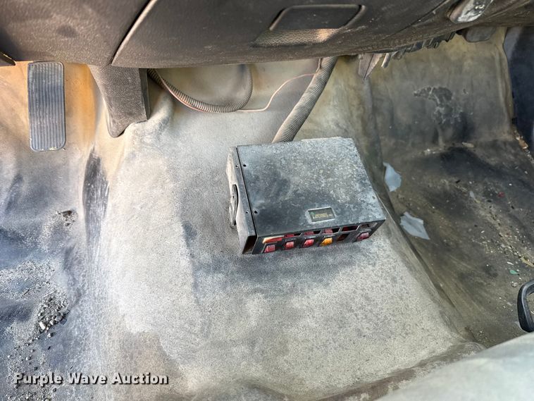 image for item EE3432 2015 Chevrolet Silverado 3500HD utility bed pickup truck