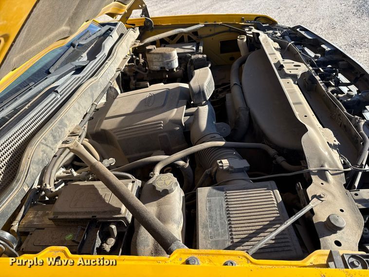 image for item EE3432 2015 Chevrolet Silverado 3500HD utility bed pickup truck