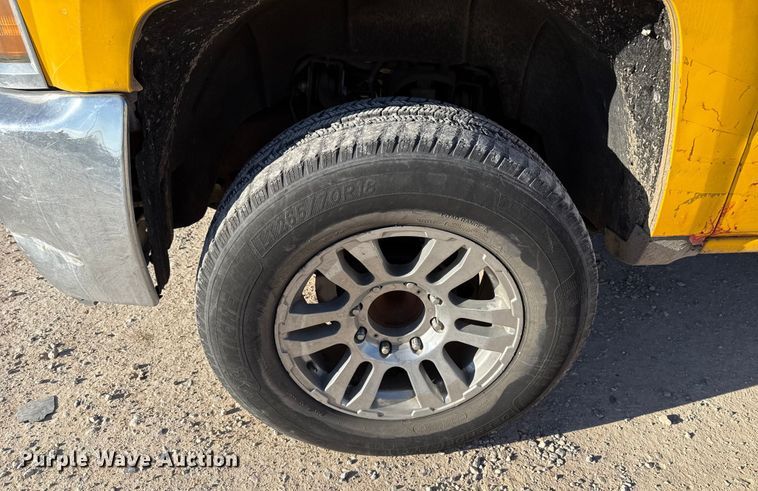 image for item EE3432 2015 Chevrolet Silverado 3500HD utility bed pickup truck