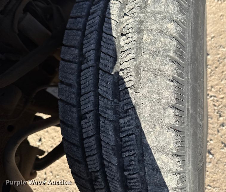 image for item EE3432 2015 Chevrolet Silverado 3500HD utility bed pickup truck