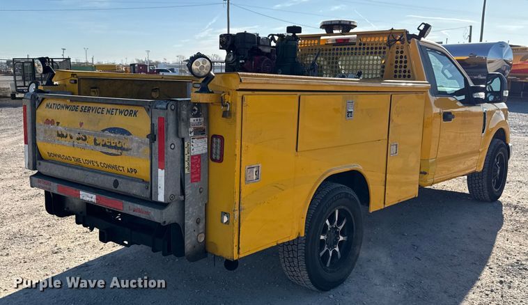 image for item EE3433 2018 Ford F350 Super Duty utility bed pickup truck